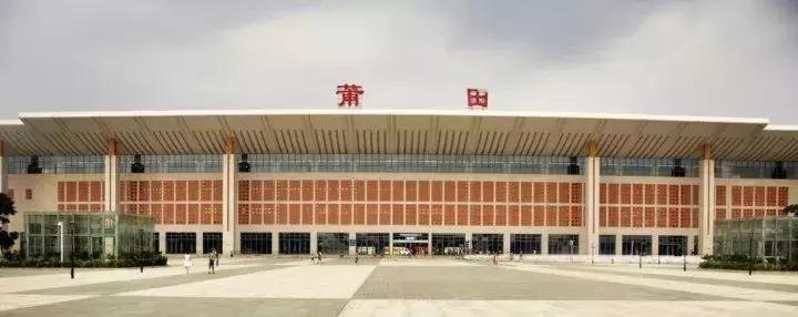 最新机场建成，机遇与挑战的并存地