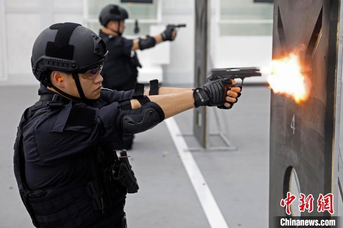 机场特警最新高科技装备引领安保新时代