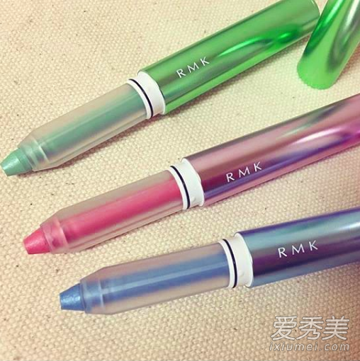 笔眼最新，小巷深处的特色小店探秘